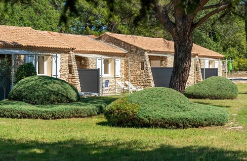 La Roque-sur-Pernes House | Stone house in the heart of Provence