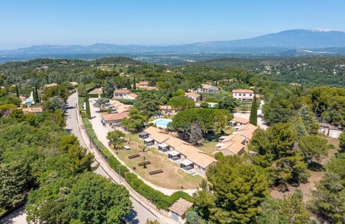 La Roque-sur-Pernes House | Stone house in the heart of Provence