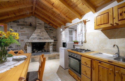 Zrnovo Apartment | Stone House Harmony - One Bedroom Apartment with Patio and Garden View (1)