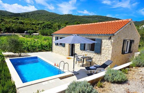 Kneza House | Stone house in vineyard