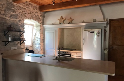 Fons-sur-Lussan House | Stone house + private pool -