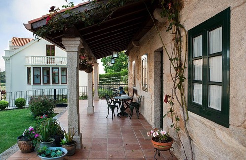 Laxe House | STONE HOUSE WITH PORCH AND TERRACE