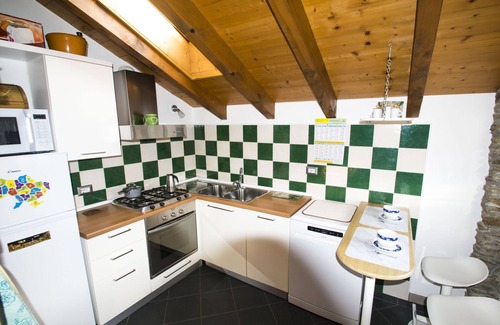 Montegrino Valtravaglia Apartment | Stone House by Holidays Lago Maggiore