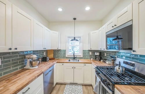 La Porte House | Stone Lake Getaway – Sleeps 6