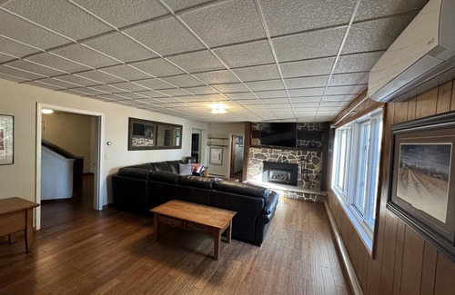 Dassel House | Stone Lodge Hideout on Lake Washington with 3000 Acres of Water