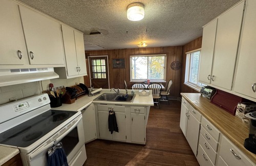 Dassel House | Stone Lodge Hideout on Lake Washington with 3000 Acres of Water