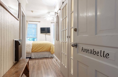 Stratford Hotel | Stone Maiden Inn