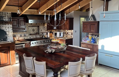 Finesville House | Stone Manor Estate offers full house or for a party of2 we can offer Paris Suite