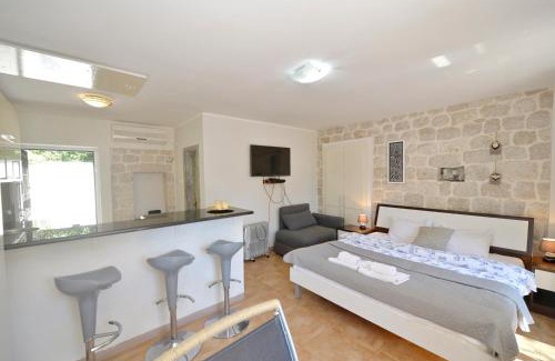 Orahovac Apartment | Stone Retreat - 1 min to the Sea