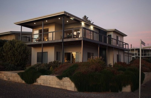 Silver Sands House | Stone's Throw 4-2 at Silver Sands