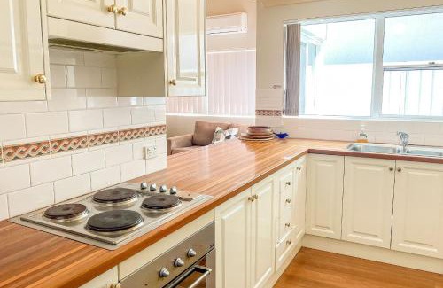 Fingal Bay House | Stone's Throw To The Beach 2 92 Rocky Point Road