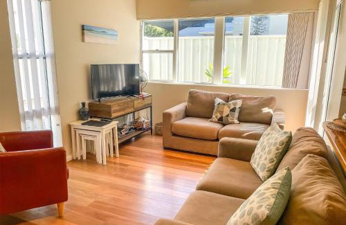 Fingal Bay House | Stone's Throw To The Beach 2 92 Rocky Point Road