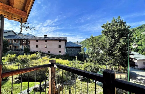Saint-Marcel Ski Chalet | Stone Shed Residence - Chalet Stone Shed