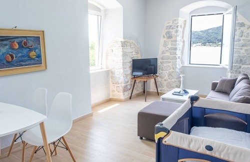 Lepetane Apartment | Stone Studio Flat 1 min to Beach in Tivat