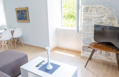 Lepetane Apartment | Stone Studio Flat 1 min to Beach in Tivat