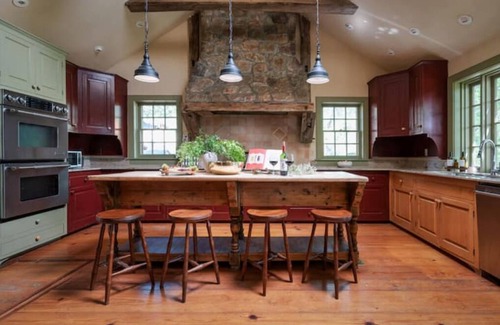 Yosemite Forks House | Stone & Thistle Cottage: Spa, Tavern,Airsoft Range