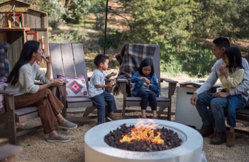 Yosemite Forks House | Stone & Thistle Cottage: Spa, Tavern,Airsoft Range