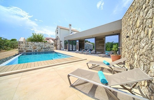 Nenadici Villa | Stone villa Jerini House* with an outdoor pool and wellness