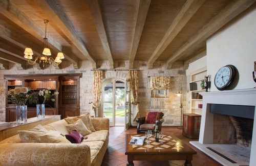 Filipini Villa | Stone Villa Lou-Sophie