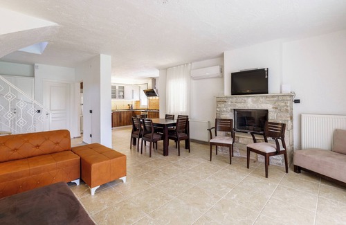 Yavansu Mahallesi Villa | Stone Villa Near Long Beach & Kusadasi Mall with Big Front Yard