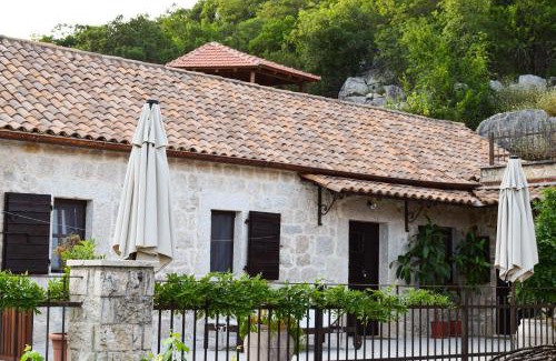 Karuc Apartment | Stone Villa Oblun