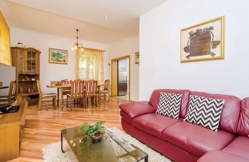 Zastolje Villa | Stone villa- pool with hydro massage ,BBQ, garden,private parking, playground area