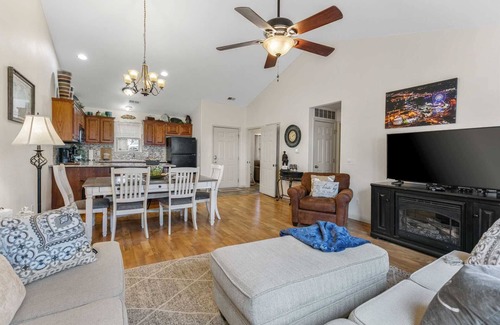 Branson West Condo | Stonebridge Condo - Walk-in/Pets - Close to Silver Dollar City - 3 pools! - 162