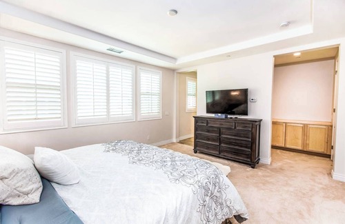 Stonegate House | Stonegate Mansion on Dunmore #10464