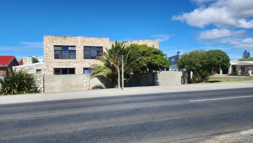 Struisbaai House | Stonehouse on Main