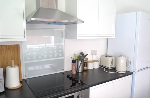 Crewe House | Stoneley Stays by Urban Hazelnut 4 Bedrooms 6 Guests