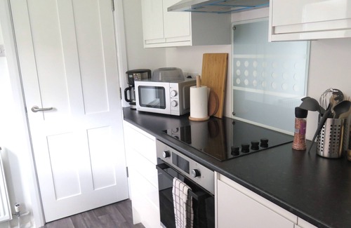 Crewe House | Stoneley Stays by Urban Hazelnut 4 Bedrooms 6 Guests