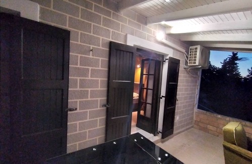 Petaleia Cottage | stonemakers hide