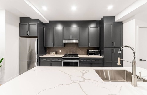 Cote-Des-Neiges—Notre-Dame-De-Grace Apartment | Stonewall Suites