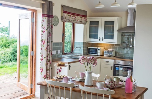 Farden Cottage | STONEY-BROOK LODGE, pet friendly, luxury holiday cottage in Ludlow