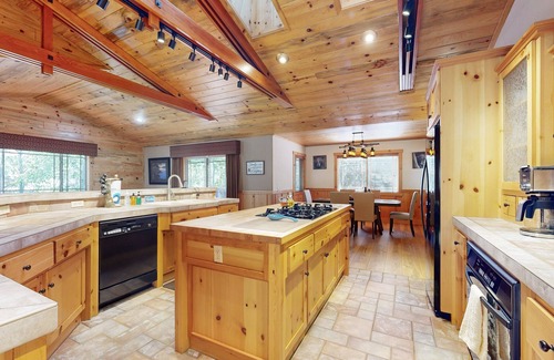 Eagle Mountain Estates Cabin | Stony Creek Retreat ~ Charming Mountain escape close to skiing, hiking, the lake, and the Village