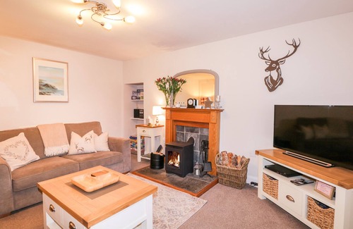 Lewiston Cottage | STONYWOOD COTTAGE, pet friendly in Drumnadrochit, Loch Ness