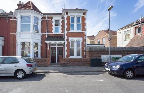 Southsea Apartment | Stopover at ORCHARD APARTMENT light and cosy