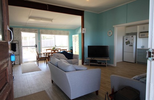 Augusta House | Storm Bay View - lookout over the ocean and is dog friendly - Storm Bay View - dog friendly