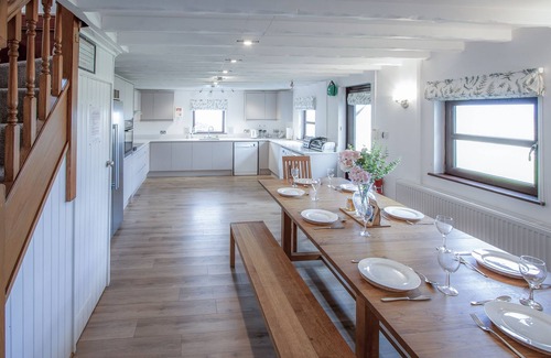 Llangennith House | Stormy Castle - 6 Bedroom - Llangenith