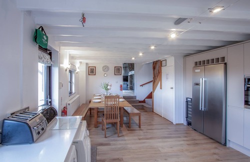 Llangennith House | Stormy Castle - 6 Bedroom - Llangenith