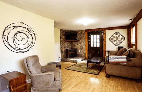 Knoxville House | Story book cottage! S