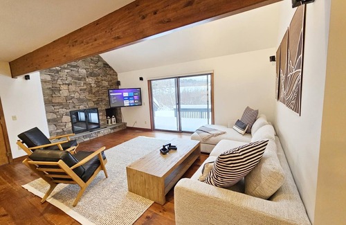 Stowe Area Condo | Stowe Comfort: Centrally located upscale 2BR condo