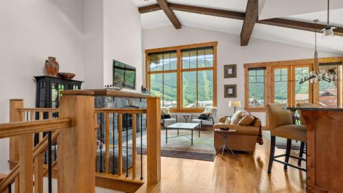 Spruce Peak House | STOWE GLOBE 4 BEDROOM LUXURY CABIN SKI IN SKI OUT By Stowe Mountain Rentals