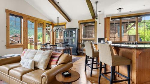 Spruce Peak House | STOWE GLOBE 4 BEDROOM LUXURY CABIN SKI IN SKI OUT By Stowe Mountain Rentals