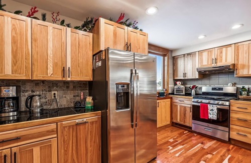 Stowe Hollow House | Stowe Hollow: 4 br, gas fireplace, pond, hot tub & views!