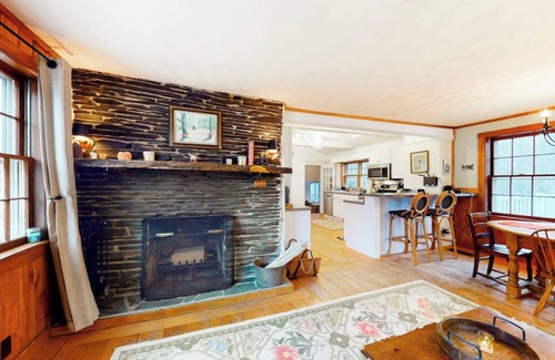 Stowe Hollow Other | STOWE HOLLOW FARMHOUSE 5 BEDROOM/FIREPLACE minutes to Stowe village & mountain