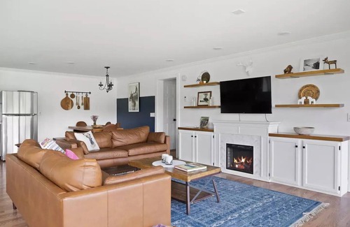Morrisville Cabin | Stowe Retreat w/Hot Tub & Mountain Views - Close to Skiing & Family-friendly