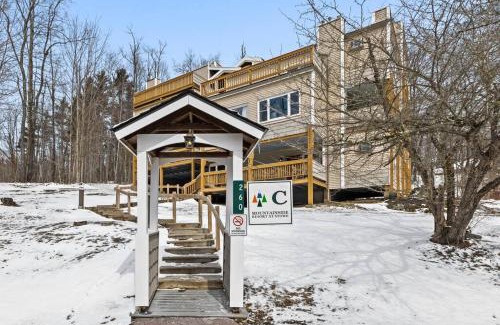Stowe Area Apartment | Stowe Ski Chalet - 3BR with In Unit Sauna