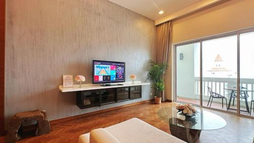 Seri Tanjung Pinang Apartment | Straits Quay Highest & Wonderful Seaview Suite