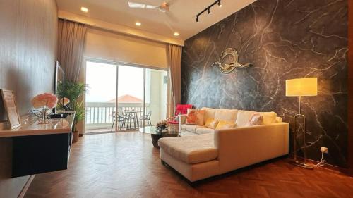 Seri Tanjung Pinang Apartment | Straits Quay Highest & Wonderful Seaview Suite